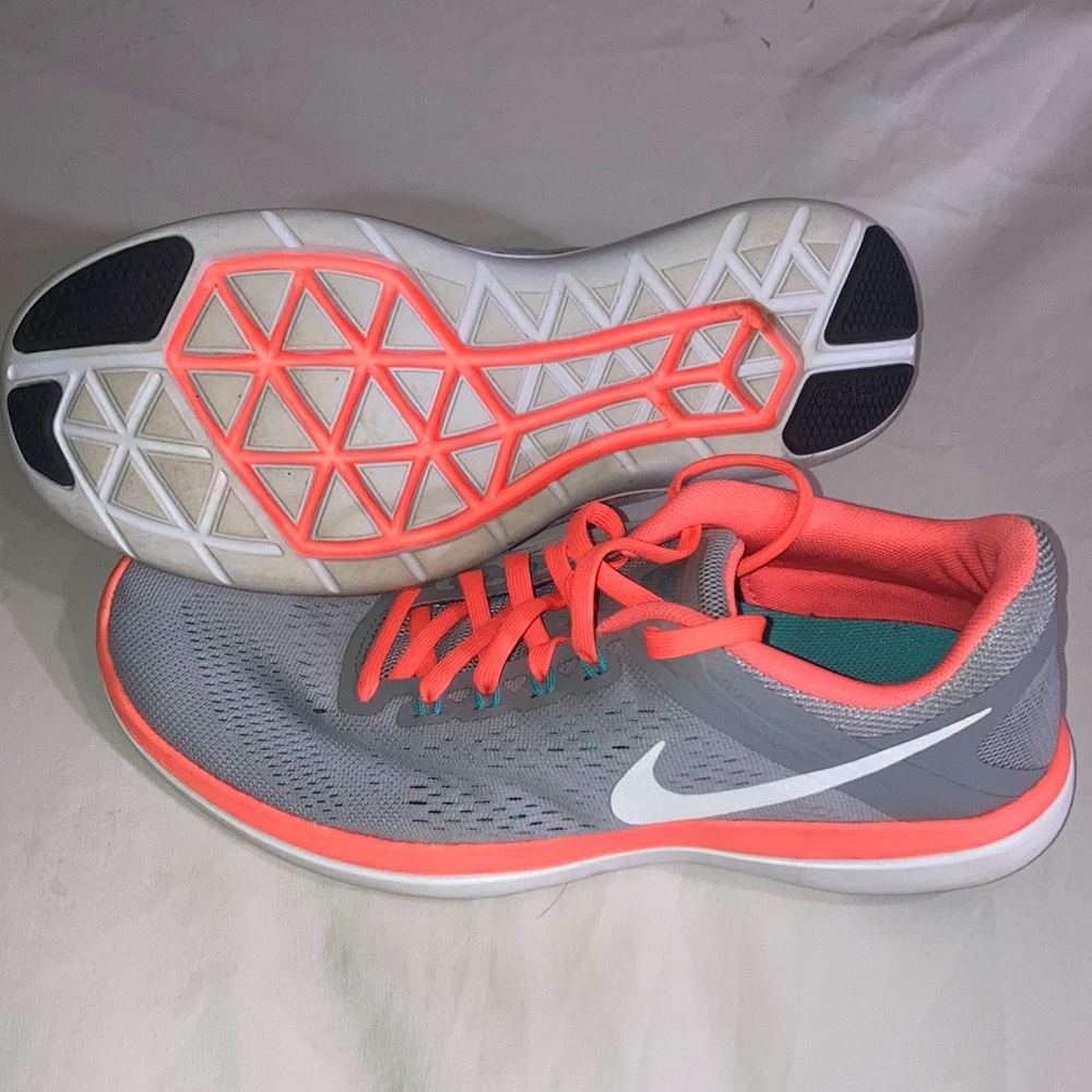 Size 8.5 Women’s Nike Shoes